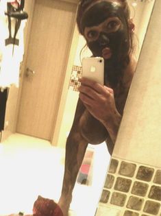 Алена Водонаева показала голую грудь в Twitter