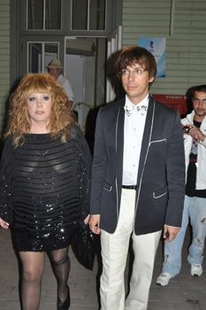 Алла Пугачева засветила грудь в прозрачном наряде фото #1