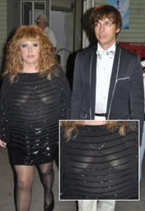 Алла Пугачева засветила грудь в прозрачном наряде фото #2