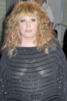 Алла Пугачева засветила грудь в прозрачном наряде фото #3