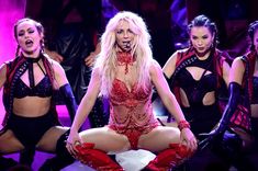 Горячая Бритни Спирс в эротическом наряде на сцене Music Awards Show фото #9