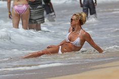 Сексапильная Бритни Спирс в красивом бикини на Гавайях