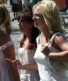 Бритни Спирс без бюстгальтера засветила попу в West Hollywood фото #5