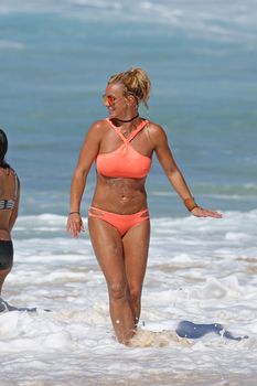 Шикарное тело Бритни Спирс в бикини на Гавайях фото #5