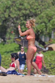 Шикарное тело Бритни Спирс в бикини на Гавайях фото #15