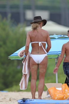 Ковбойский образ Бритни Спирс в бикини на Гавайях