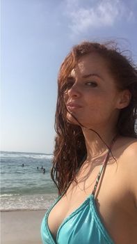 Сексуальная Елена Ландер в бикини