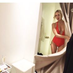 Горячая Елена Летучая примеряет сексуальные купальники фото #2