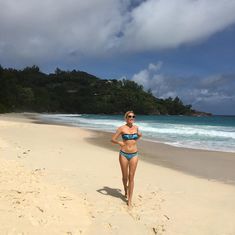 Елена Летучая показа сексуальную фигуру в бикини на Сейшелах фото #2