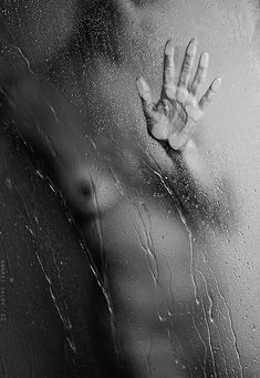 Полное обнажение Елены Летучей для откровенной фотосессии фото #2