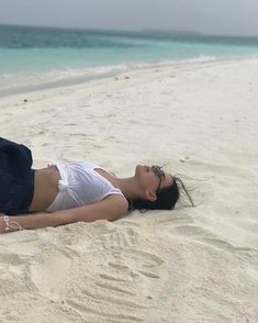 Эротичная Елена Темникова в прозрачной мокрой майке на Мальдивах фото #3