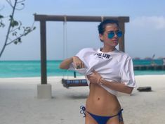 Эротичная Елена Темникова в прозрачной мокрой майке на Мальдивах фото #4