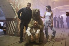 Торчащие соски Елены Темниковой сквозь облегающее боди в клипе «Сумасшедший русский» фото #8