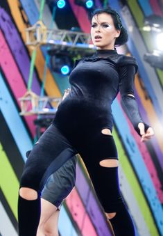 Горячая Елена Темникова засветила соски на концерте фото #3