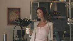 Соски Софьи Каштановой торчат сквозь майку в сериале «Полицейский с Рублёвки» фото #1