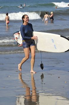 Взбудораженные соски Брук Шилдс на пляже Коста-Рики фото #6