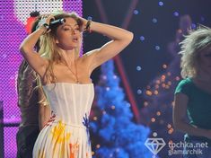 Крупные соски Веры Брежневой засветились в прозрачном платье на сцене фото #6