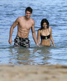 Сексуальная Виктория Джастис в купальнике на Гавайях фото #14