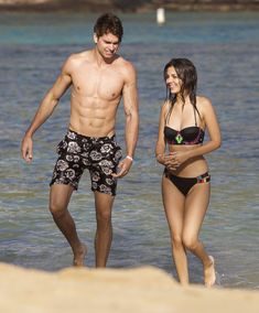 Сексуальная Виктория Джастис в купальнике на Гавайях фото #15