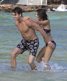 Сексуальная Виктория Джастис в купальнике на Гавайях фото #16