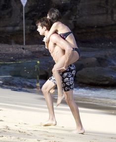 Сексуальная Виктория Джастис в купальнике на Гавайях фото #18