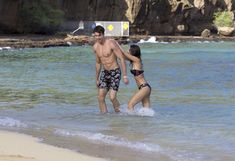 Сексуальная Виктория Джастис в купальнике на Гавайях фото #23