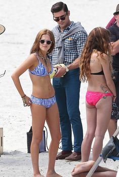 Яркий купальник Зои Дойч на съёмках фильма  Dirty Grandpa фото #5