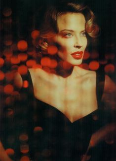 Красивая Кайли Миноуг в эротическом наряде для китайского журнала West East фото #2