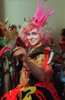 Певица Натали украсила голую грудь бодиартом фото #3