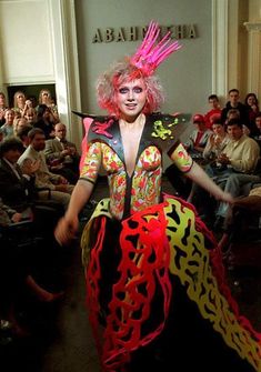 Певица Натали украсила голую грудь бодиартом фото #4