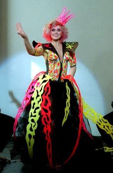 Певица Натали украсила голую грудь бодиартом фото #7