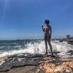 Привлекательная Наталья Штурм показала голую грудь в Испании фото #3