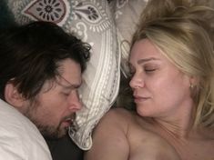 Украденные фото Лори Холден с голыми сиськами фото #2