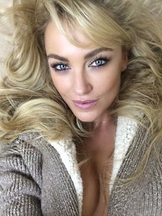 Украденные фото голой Эмбер Николь Миллер фото #1