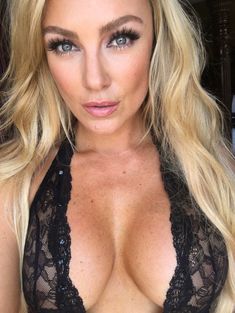 Украденные фото голой Эмбер Николь Миллер фото #25