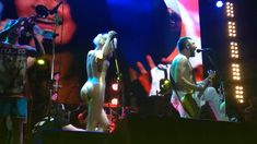 Горячая Алиса Вокс полностью разделась на сцене во время концерта «Ленинград» фото #11