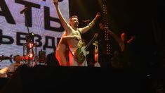 Горячая Алиса Вокс полностью разделась на сцене во время концерта «Ленинград» фото #14