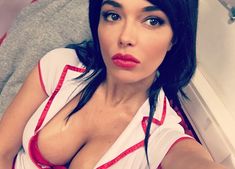 Горячая Карина Зверева в сексуальном образе медсестры фото #3