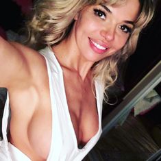 Сексуальная Карина Зверева на горячих селфи фото #6