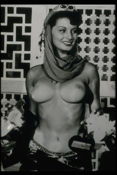 Возбуждающая грудь Софи Лорен в фильме Quo Vadis фото #1