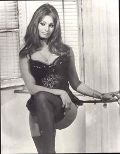 Сексуальная Софи Лорен в эротическом нижнем белье фото #7