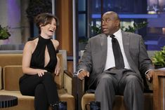 Эротическое декольте Эванджелин Лилли на The Tonight Show with Jay Leno фото #6