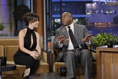 Эротическое декольте Эванджелин Лилли на The Tonight Show with Jay Leno фото #7