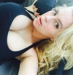 Шикарная грудь Марии Капшуковой на селфи фото #1