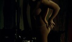 Марина Вовченко оголила грудь и попу в фильме «4» фото #25