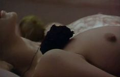 Абсолютно голая Александра Флоринская в фильме «Memorabilia. Собрания памятных вещей» фото #4