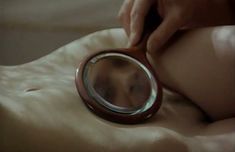 Абсолютно голая Александра Флоринская в фильме «Memorabilia. Собрания памятных вещей» фото #9