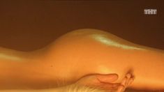 Голая попа Евгении Брик в сериале «Адаптация» фото #6