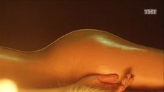 Голая попа Евгении Брик в сериале «Адаптация» фото #7