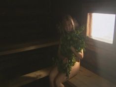 Мария Буравлева оголила грудь и попу в сериале «Аннушка» фото #2